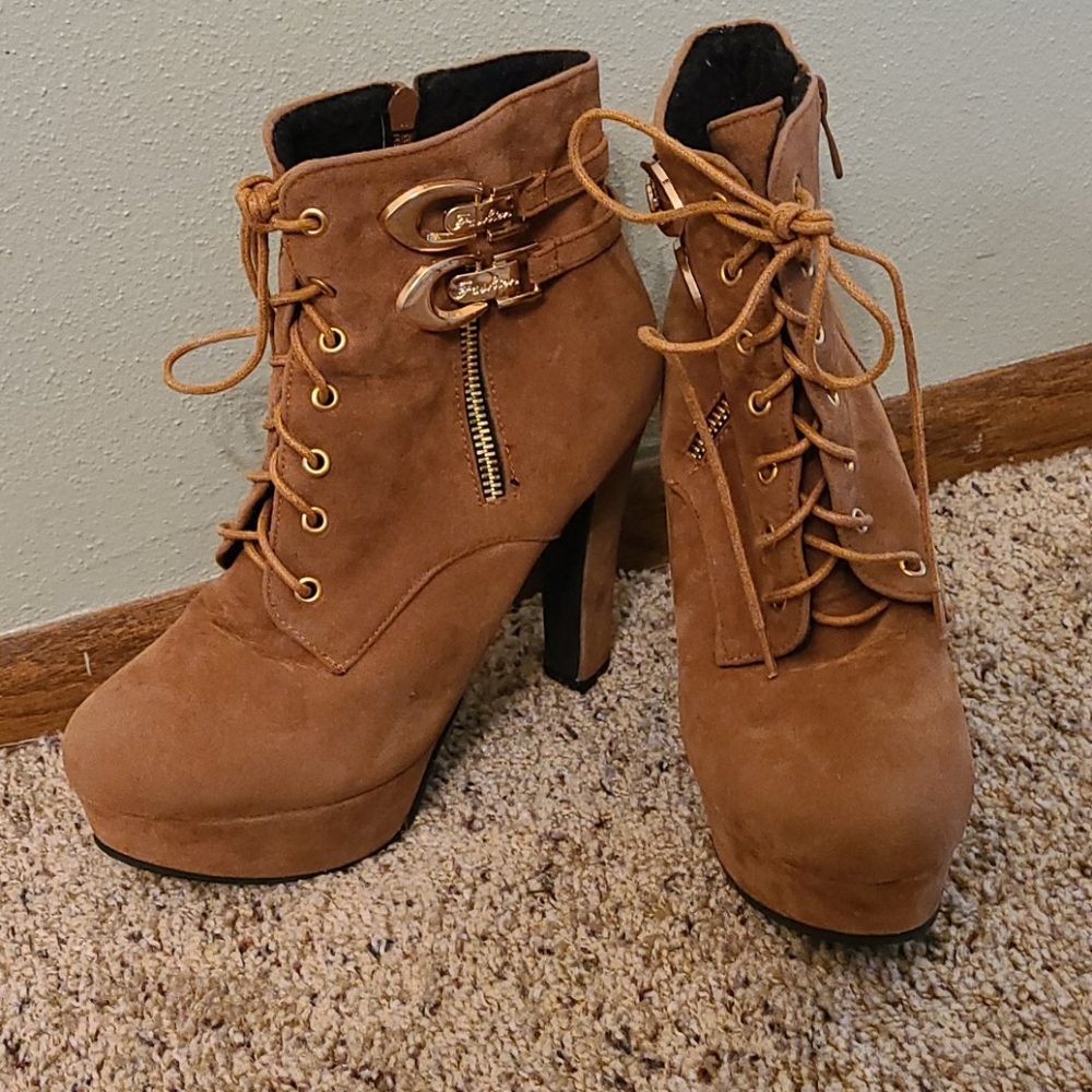 7 1/2 everyday combat boot style heels